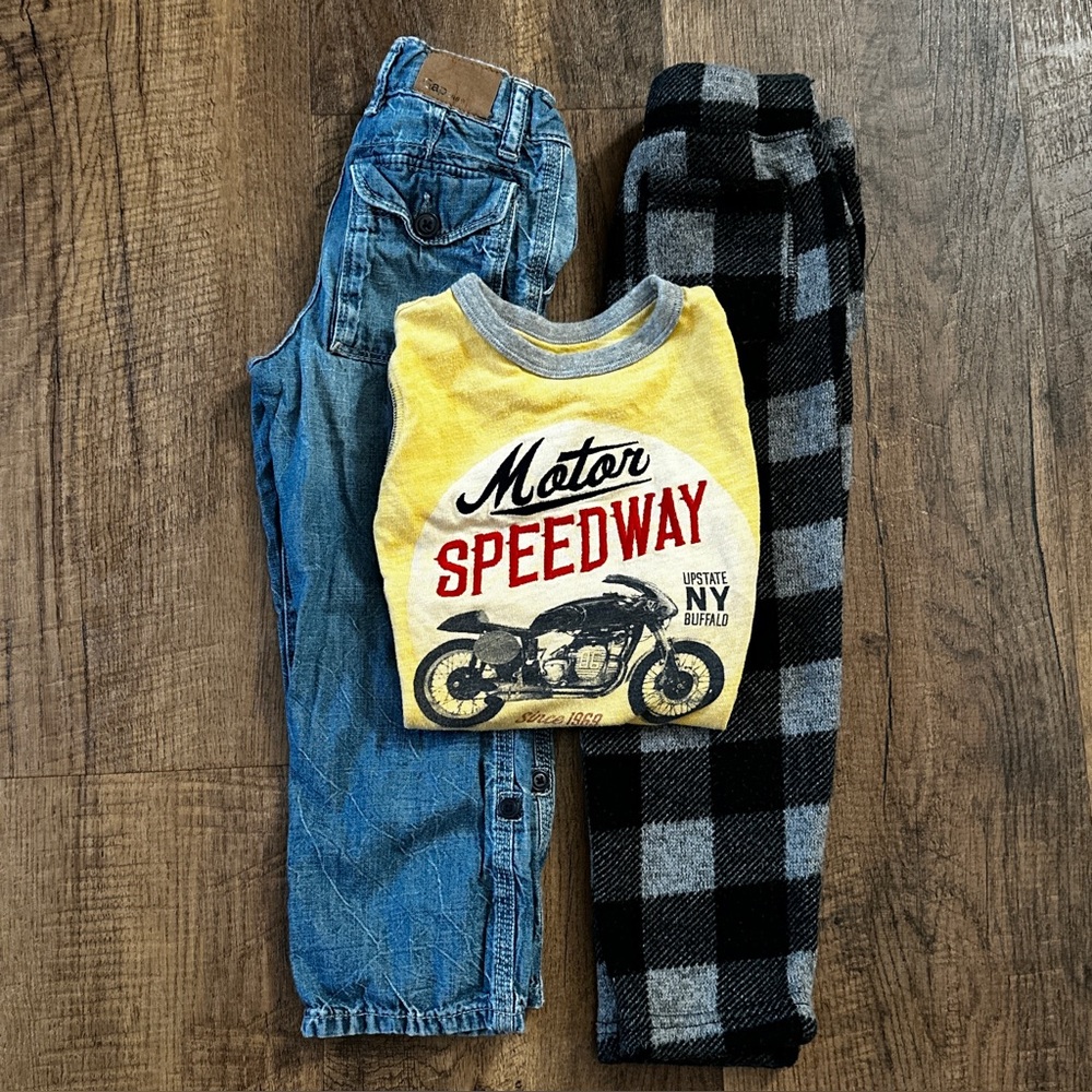 Gap Kids Jeans & plaid plants w/ Yellow Motor Speedway Graphic Tee
Boys size 4